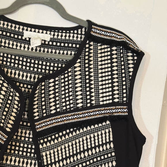 H&M Boho Tapestry Black White Patterned Fringe Vest | Size 8 - Picture 7 of 12